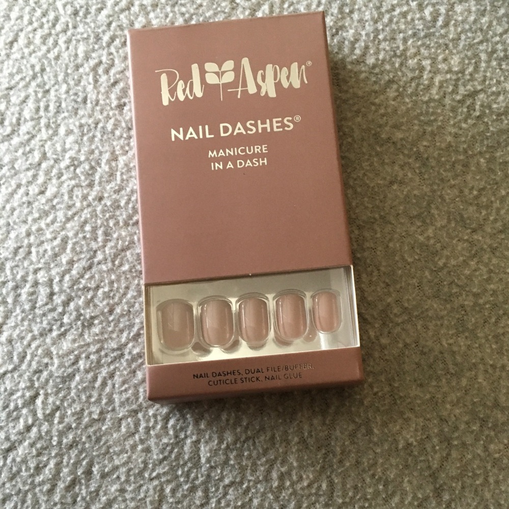 NWOT Red Aspen Nail Dashes